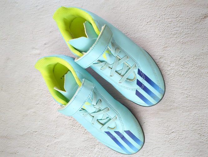 adidas / スニーカー